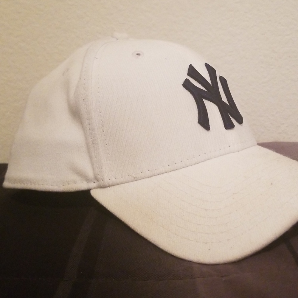 White New York Yankees Stretch Fit Cap